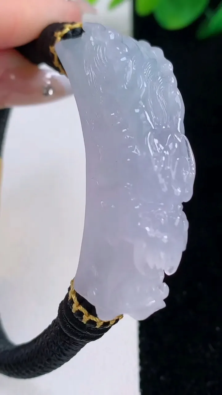 天然A货翡翠冰种紫罗兰龙头手绳，尺寸47.5-11.7-14.5，重量:32.49g
12月7日