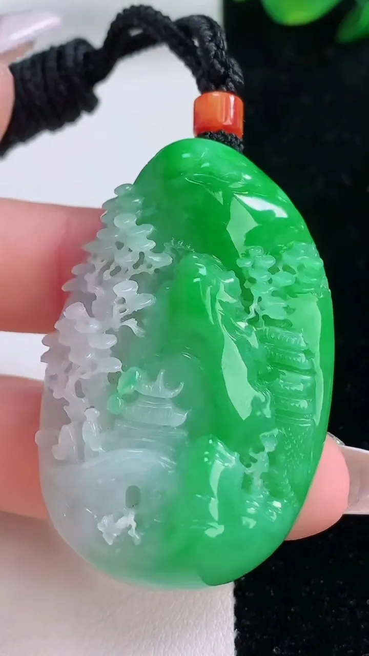 天然A货翡翠山水牌吊坠，尺寸47.2-31.8-11，重量:33.58g
12月7日