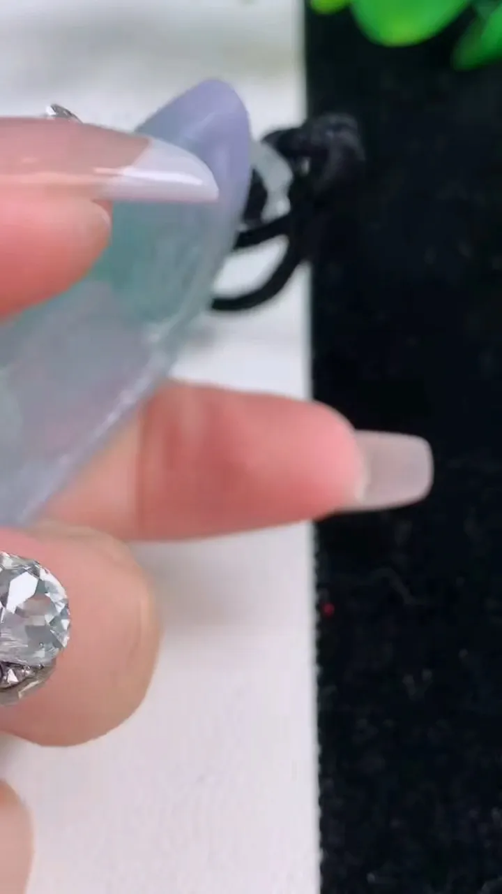 天然A货翡翠种春带彩紫罗兰山水牌吊坠，尺寸55.4-41-5，重量:31.85g
12月7日