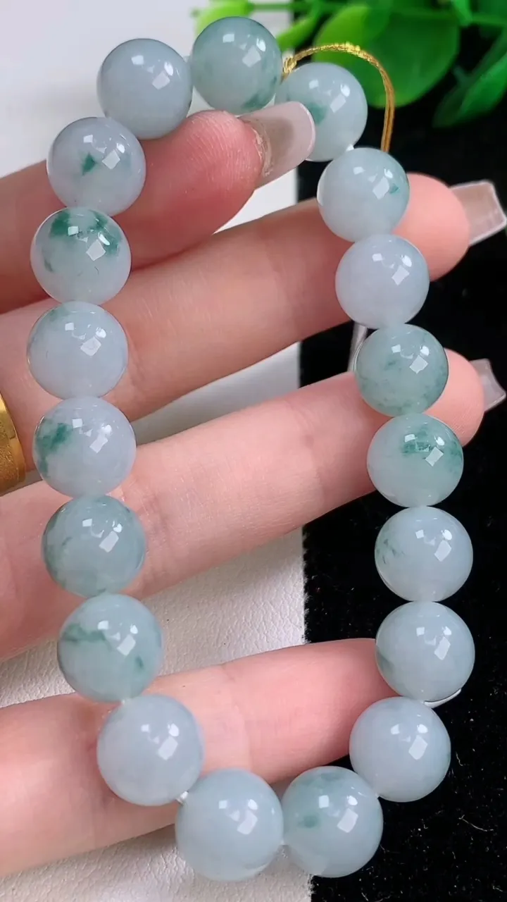 天然A货翡翠飘花圆珠手串，尺寸10-19颗，重量:34.10g12月7日
工厂直销收藏佳品,种好水足