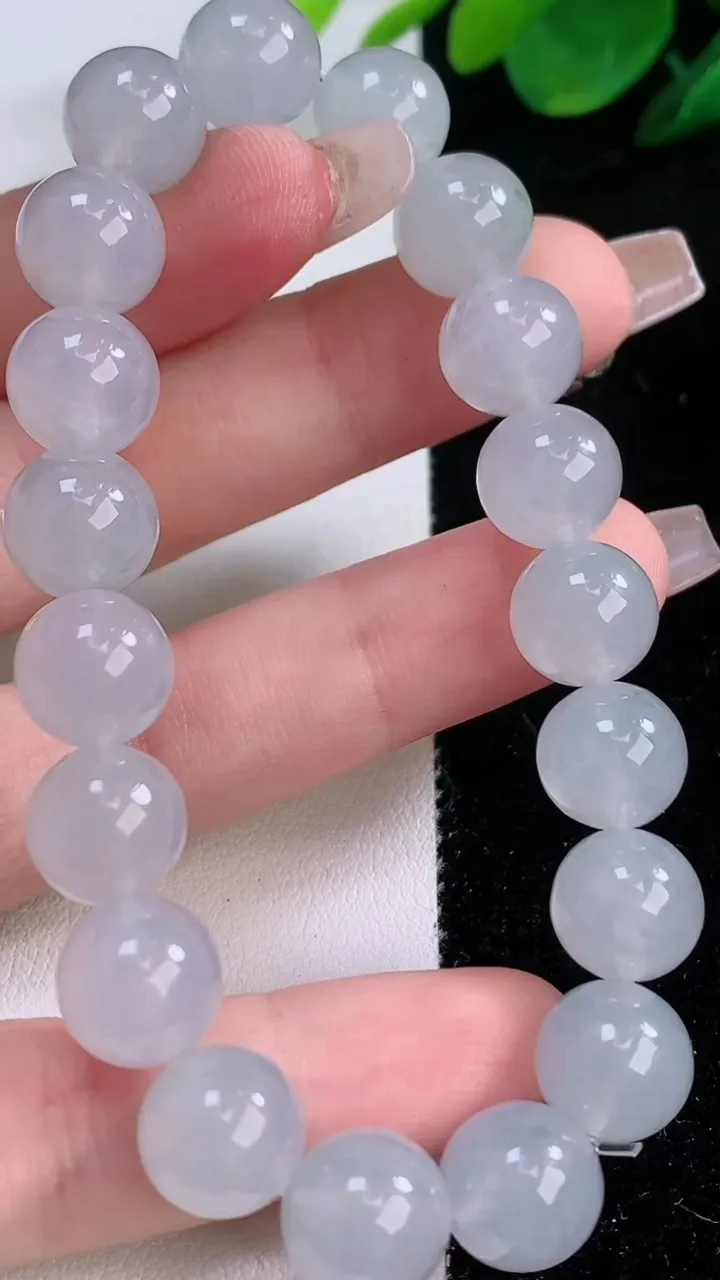 天然A货翡翠种白冰圆珠手串，尺寸10.2-19颗，重量:34.86g12月7日
工厂直销收藏佳品,种
