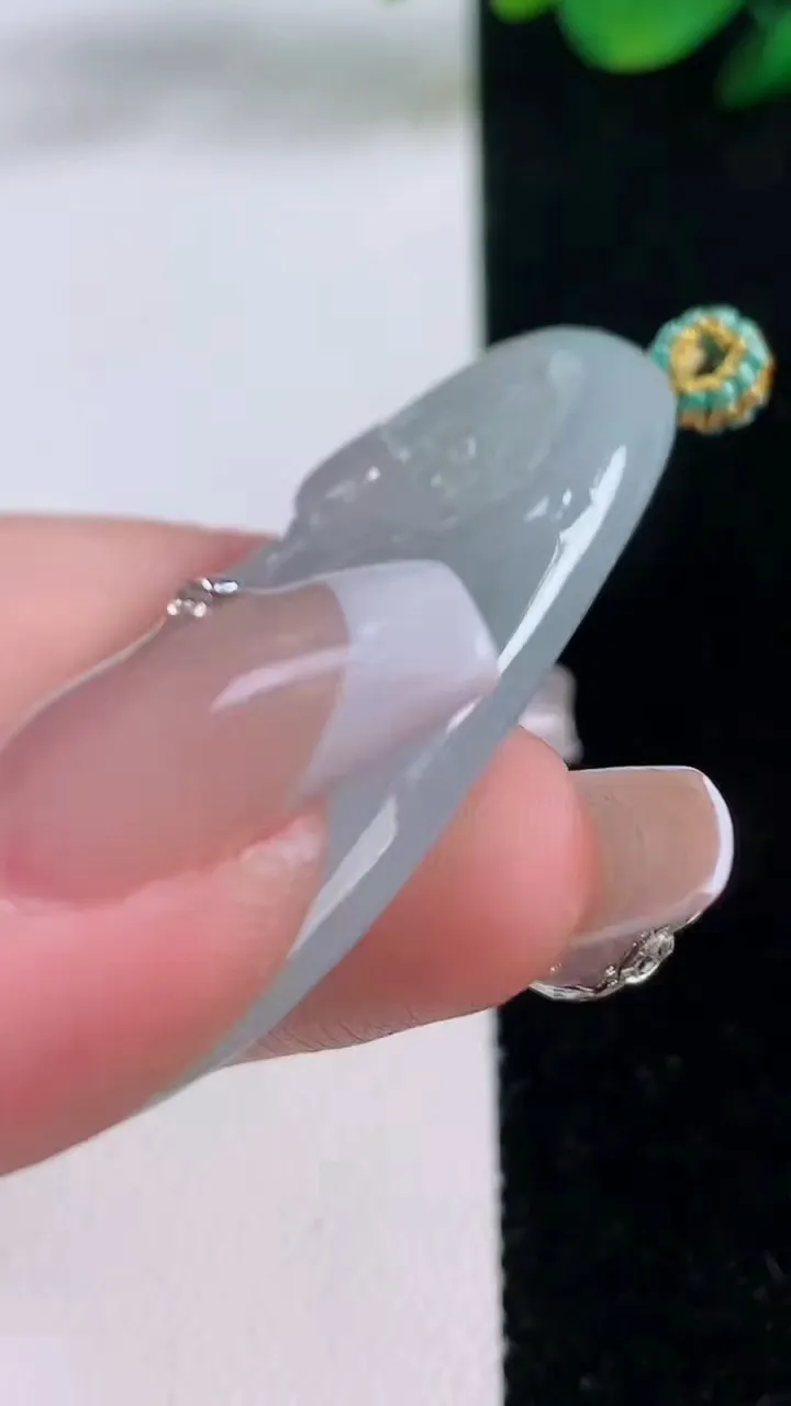 天然A货翡翠虚空藏菩萨吊坠，尺寸52-32-5.7，重量:19.73g
12月7日