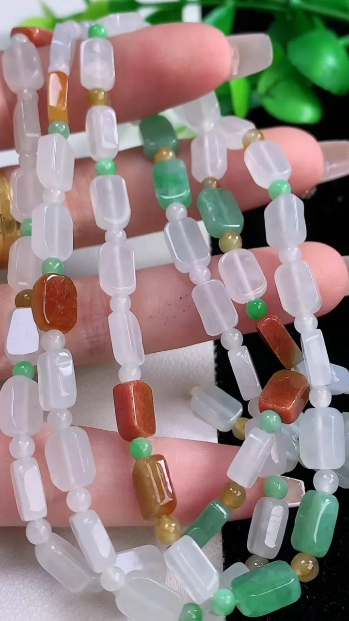 天然A货翡翠双彩路路通项链，尺寸8.8-6-3.8，重:36.55g12月7日
工厂直销收藏佳品,种