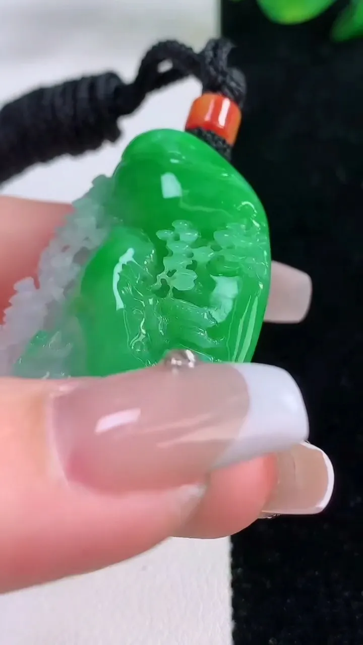 天然A货翡翠山水牌吊坠，尺寸47.2-31.8-11，重量:33.58g
12月7日