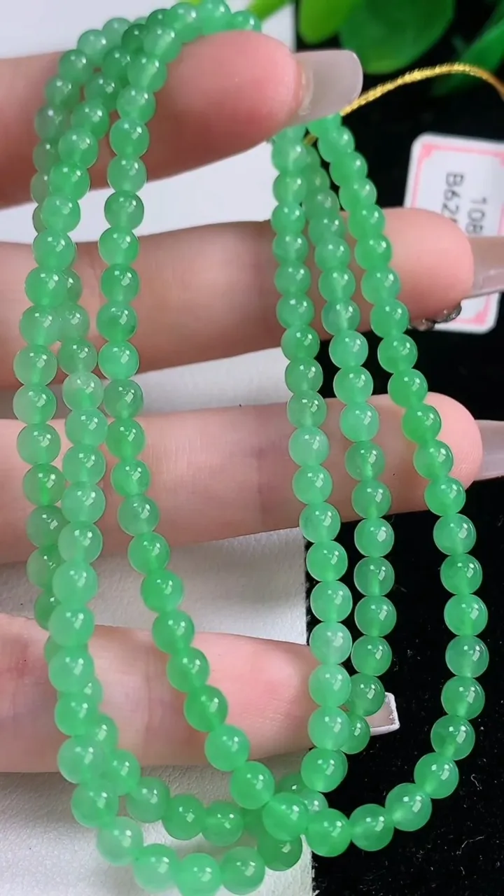 天然A货翡翠小米珠项链，尺寸4-151颗，重量:19.91g
12月7日