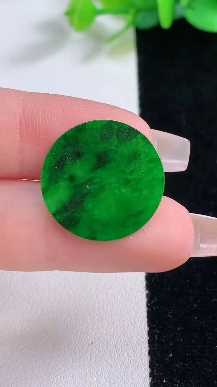 天然A货翡翠无事牌镶嵌件，尺寸20-1，重:0.89g
12月7日