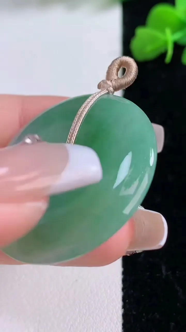 天然A货翡翠平安扣吊坠，尺寸35-7.3，重量:18.87g
12月8日