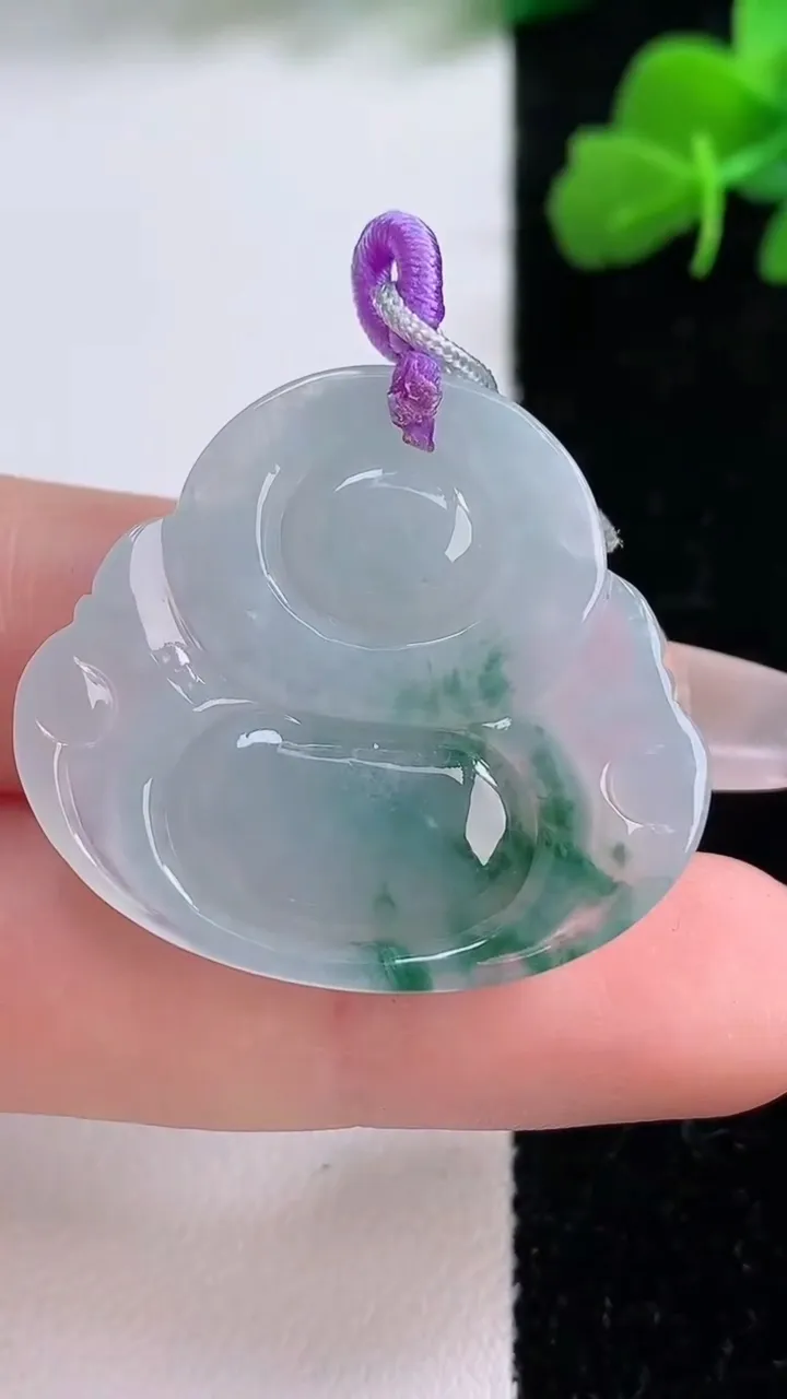 天然A货翡翠冰种飘花佛公吊坠，尺寸29-32.3-5.7，重量:8.55g
12月8日