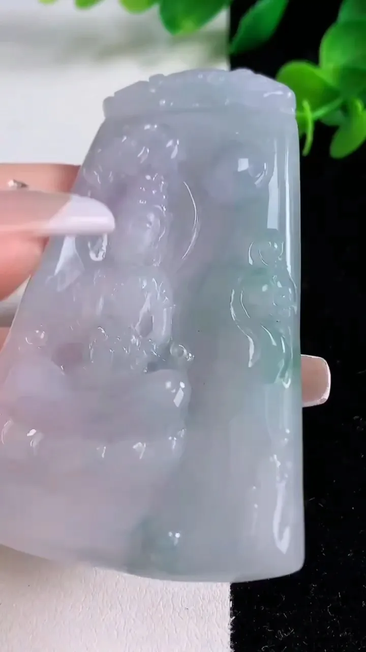 天然A货翡翠春带彩紫罗兰大势至菩萨吊坠，尺寸71-47.7-5.7，重量:41.35g
12月8日