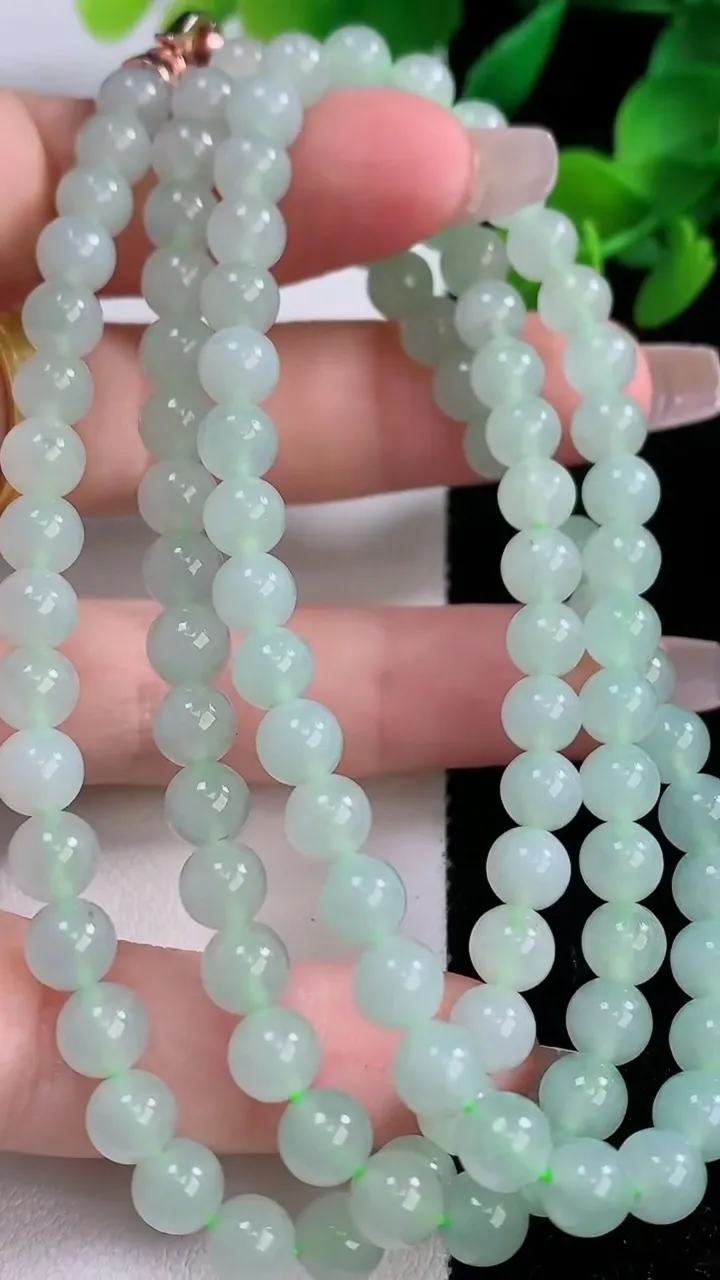 天然A货翡翠圆珠项链，尺寸5.8-106颗，重量:39.85g
12月8日