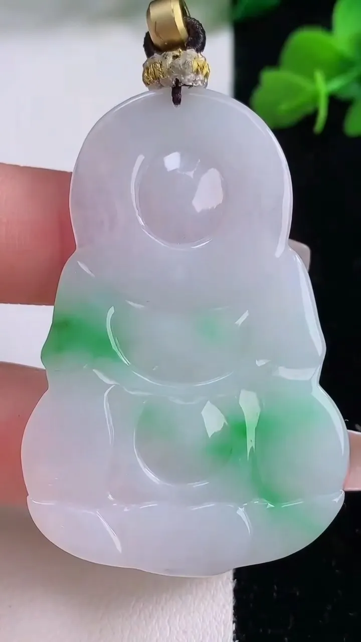 天然A货翡翠观音菩萨吊坠，尺寸52.3-35.3-5.8，重量:19.14g
12月8日