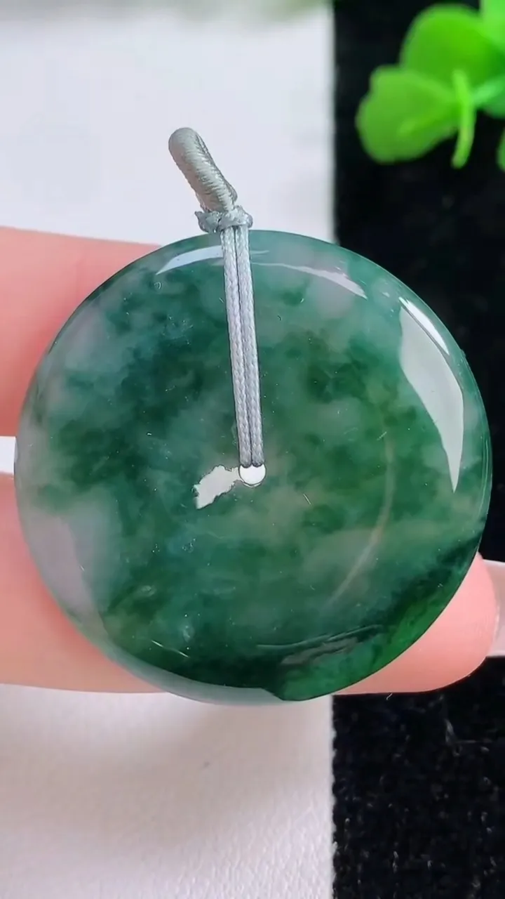 天然A货翡翠冰种飘花平安扣吊坠，尺寸34-5.3，重量:13.86g
12月8日