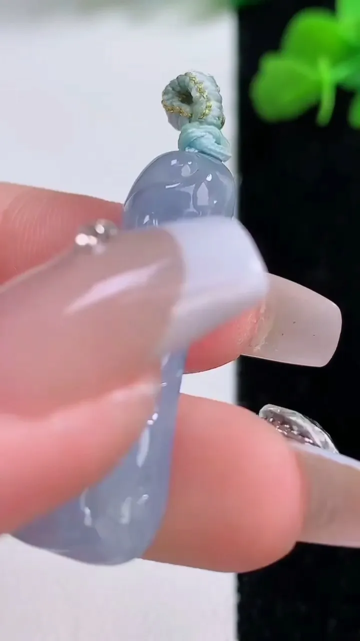 天然A货翡翠紫罗兰无相佛吊坠，尺寸33.2-13.7-5.5，重量:5.20g
12月8日