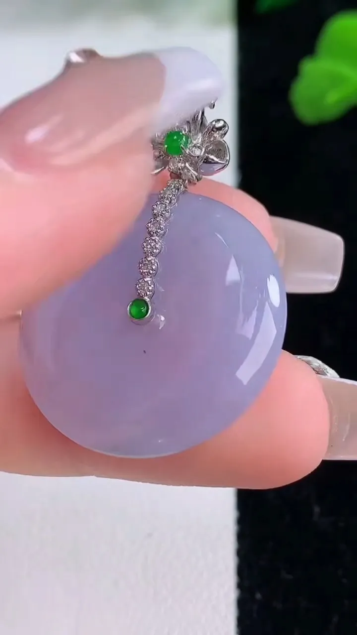 天然A货翡翠18K金紫罗兰平安扣吊坠，尺寸25.2-5.3，重量:9.05g
12月8日
