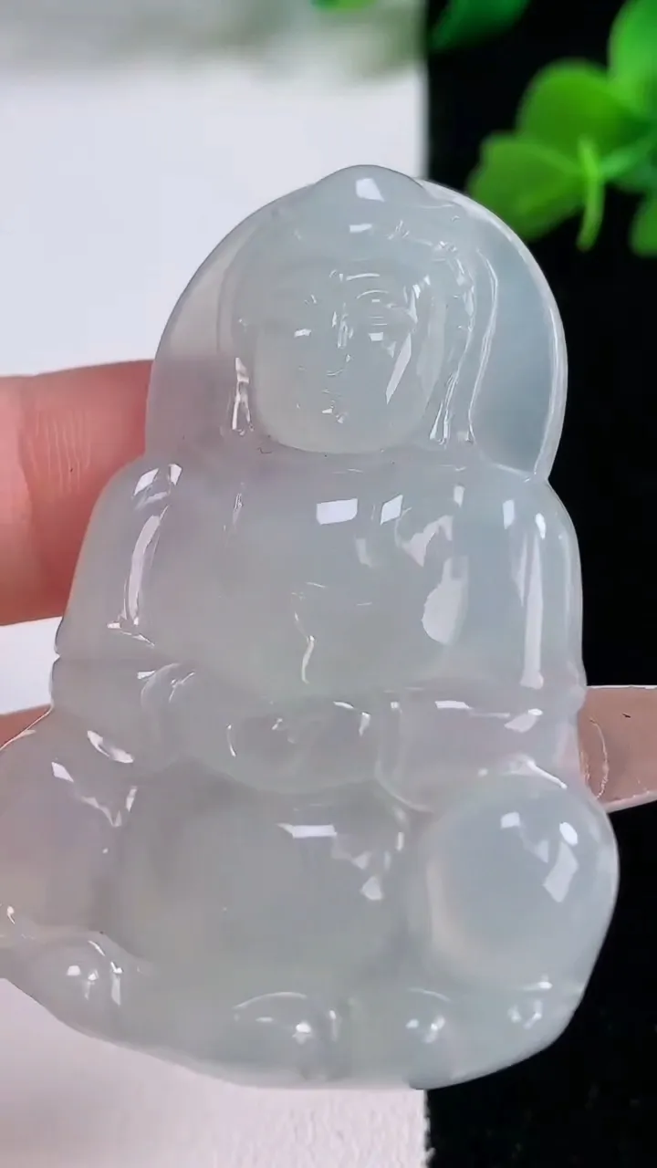 天然A货翡翠观音菩萨吊坠，尺寸51.4-34-5.7，重量:18.94g
12月8日