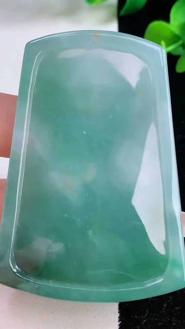 天然A货翡翠文殊菩萨吊坠，尺寸64.4-43.3-7.7，重量:49.17g
12月8日