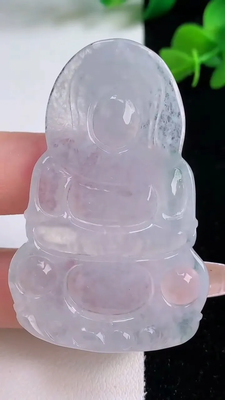 天然A货翡翠冰种飘花观音菩萨吊坠，尺寸56.8-36.7-5.2，重量:20.15g
12月8日