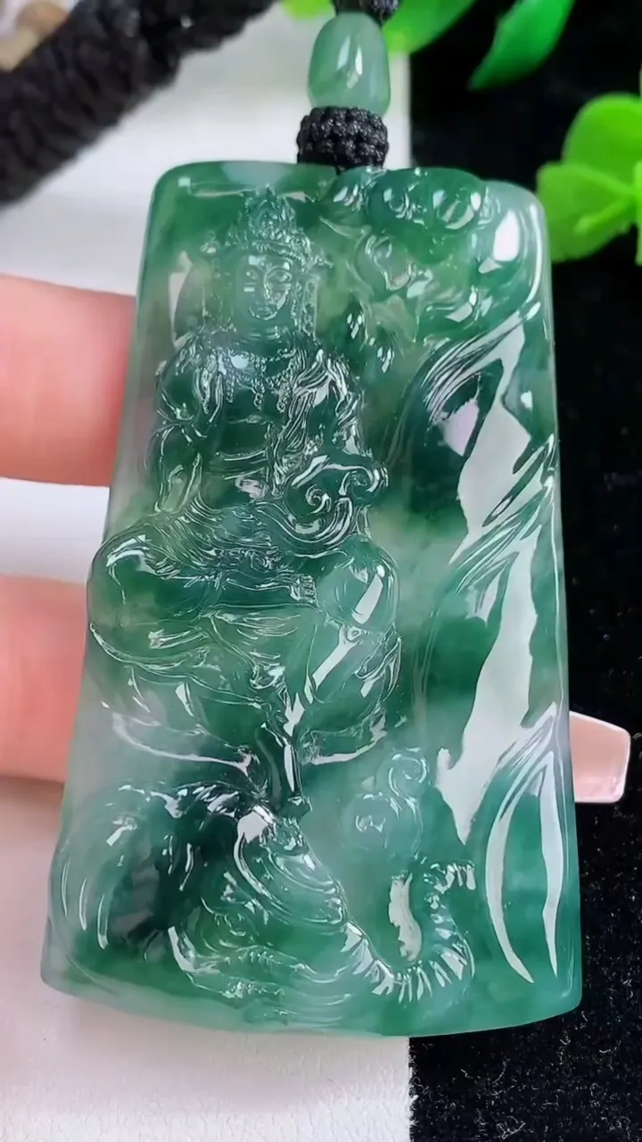 天然A货翡翠种飘花普贤菩萨吊坠，尺寸67.7-39-5.7，重量:41.86g
12月8日