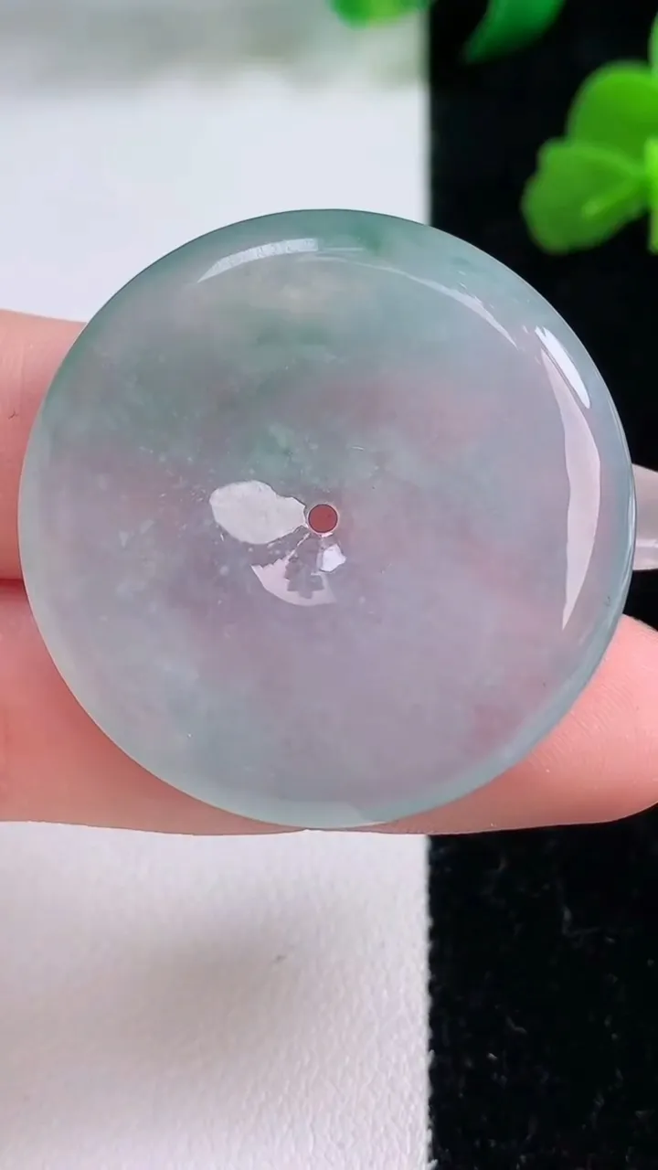 天然A货翡翠冰种飘花平安扣吊坠，尺寸34.8-5.6，重量:15.12g
12月8日