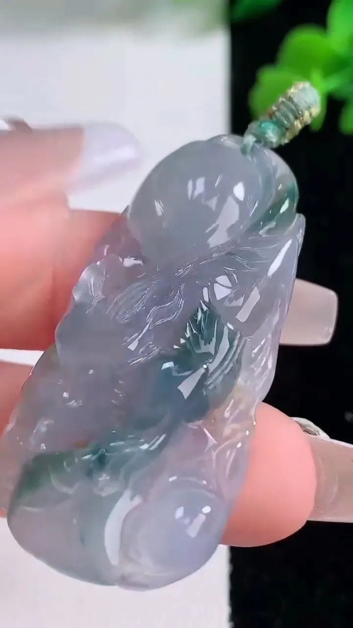 天然A货翡翠紫罗兰飘花龙牌吊坠，尺寸47.2-22-7.7，重量:13.26g
12月8日