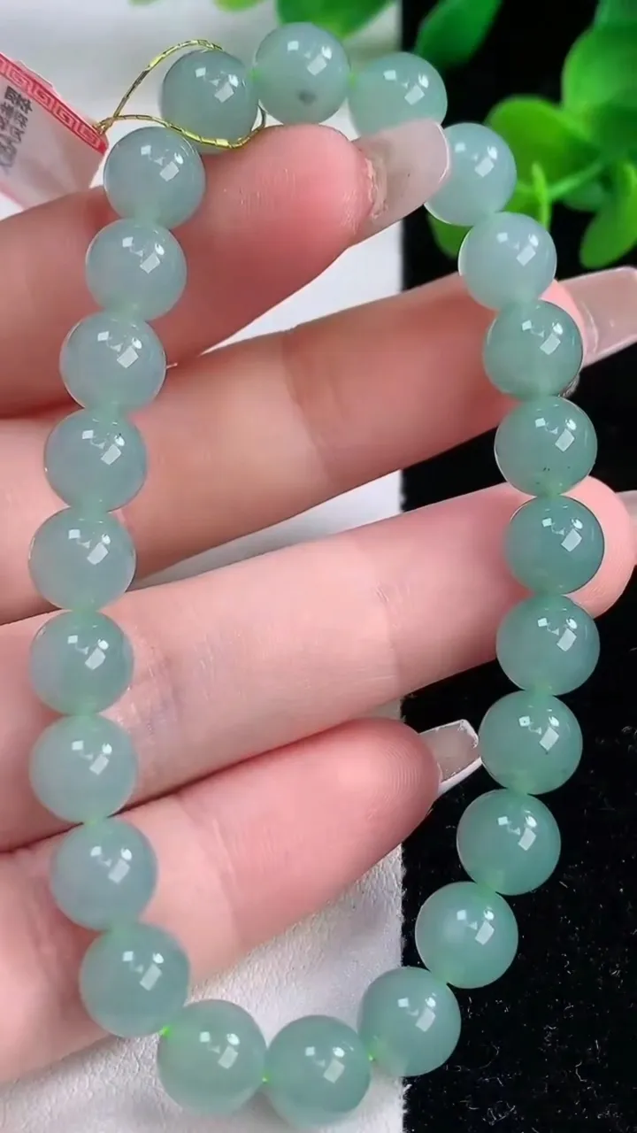 天然A货翡翠种飘花圆珠手串，尺寸7.5-24颗，重量:19.34g12月8日
工厂直销收藏佳品,种好水足，色泽均匀，有种有色，上手高大气！