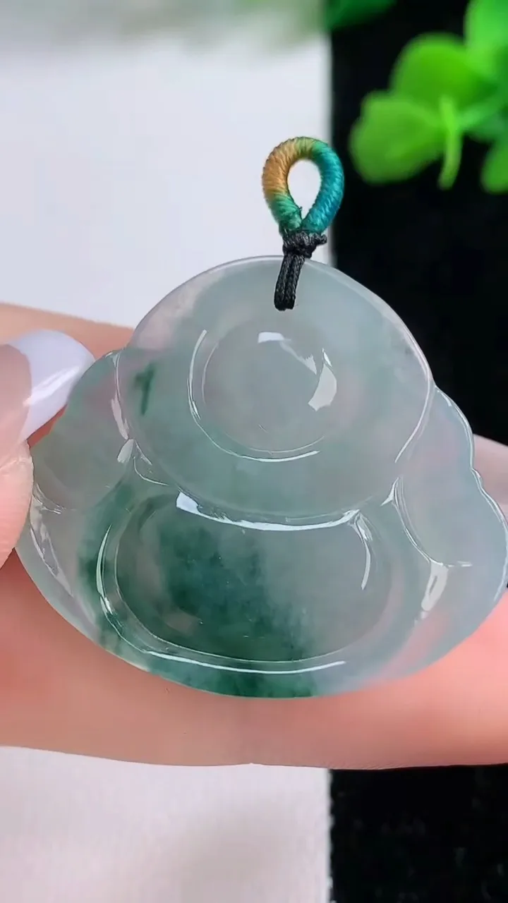 天然A货翡翠冰种飘花佛公吊坠，尺寸30.7-34.6-6，重量:9.39g
12月8日