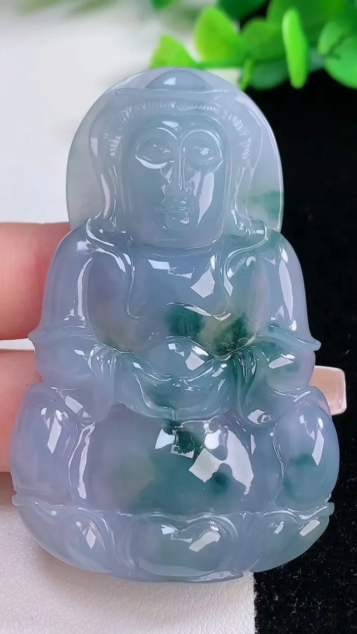 天然A货翡翠紫罗兰飘花观音菩萨吊坠，尺寸65.3-40.5-8.5，重:33.45g
12月8日