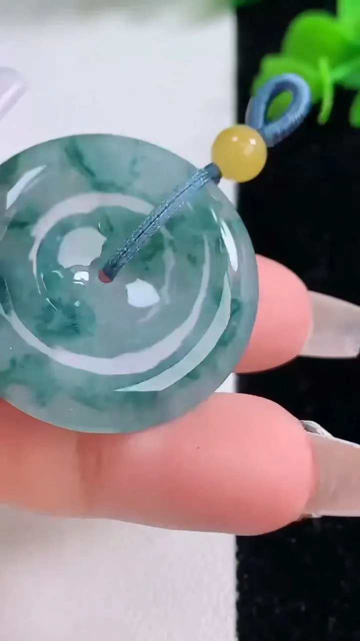 天然A货翡翠冰种飘花平安扣吊坠，尺寸32.3-5.7，重量:13.33g
12月8日