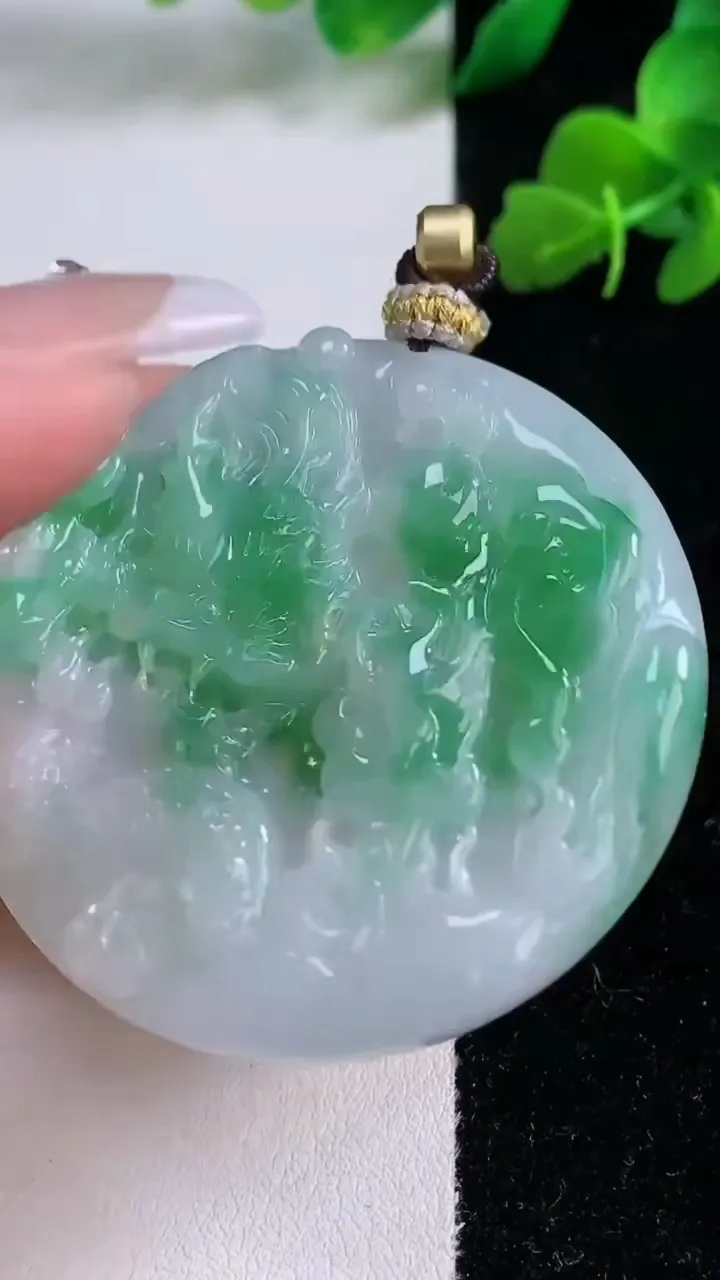 天然A货翡翠龙牌吊坠，尺寸49.2-5.5，重量:20.81g
12月8日