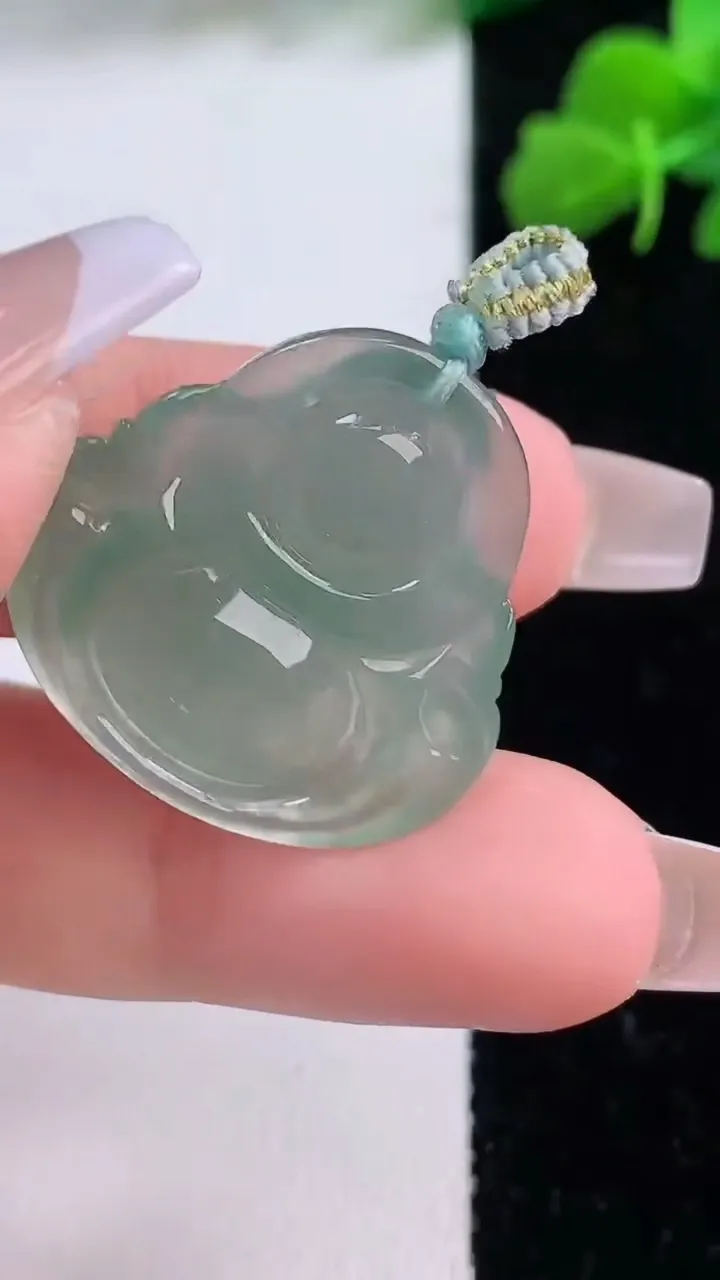 天然A货翡翠佛公吊坠，尺寸24.8-25.6-5.3，重量:5.64g
12月8日