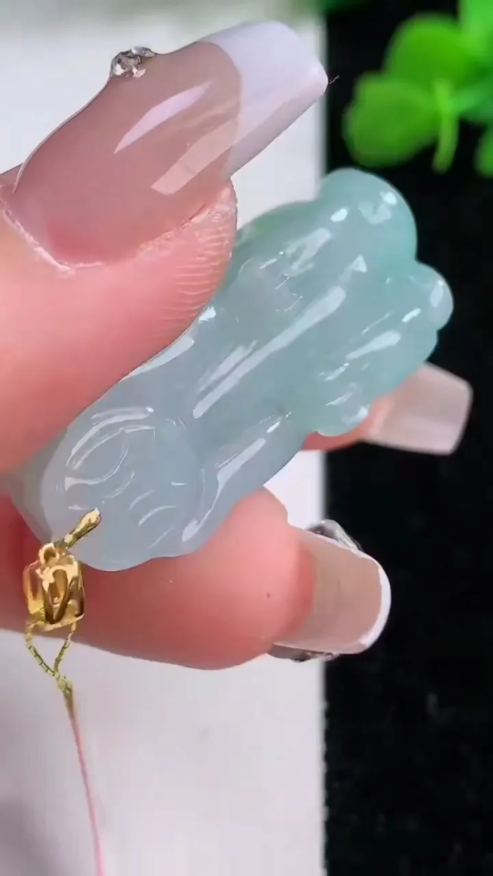 天然A货翡翠貔貅吊坠，尺寸32.7-13.6-13，重量:15.02g
12月8日