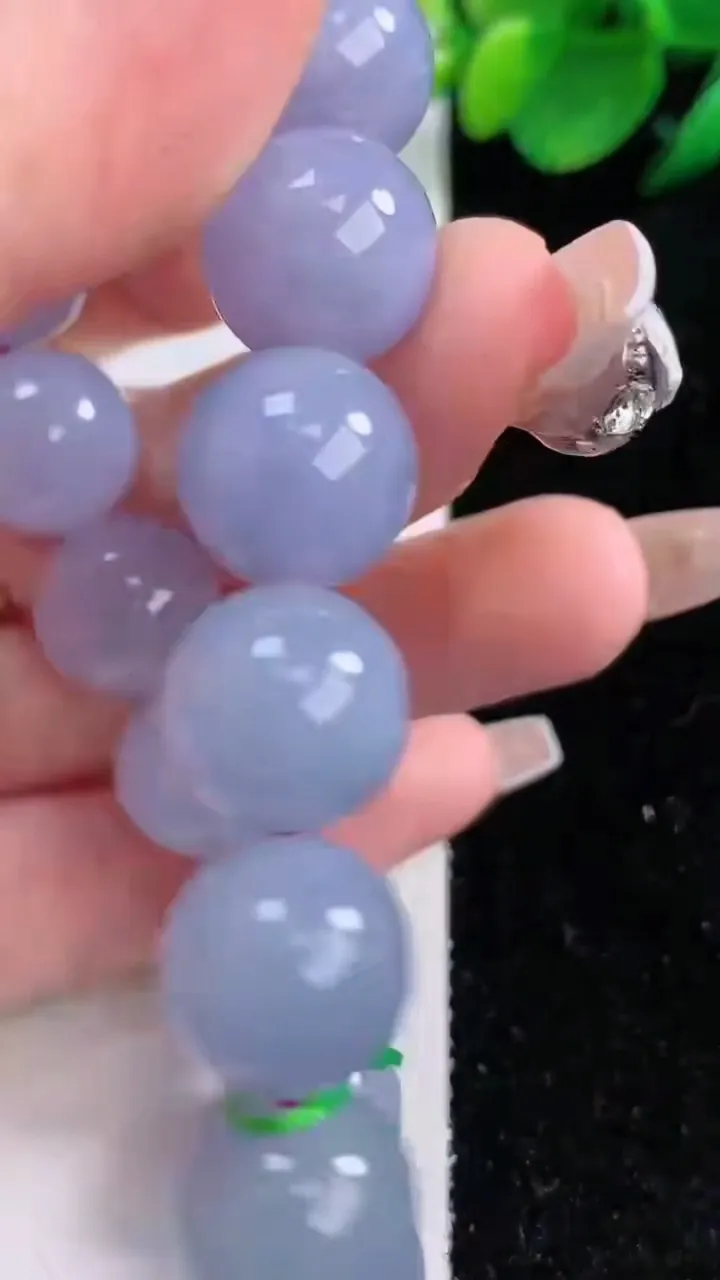 天然A货翡翠紫罗兰圆珠手串，尺寸13-16颗，重量:63.09g12月8日
工厂直销收藏佳品,种好水足，色泽均匀，有种有色，上手高大气！