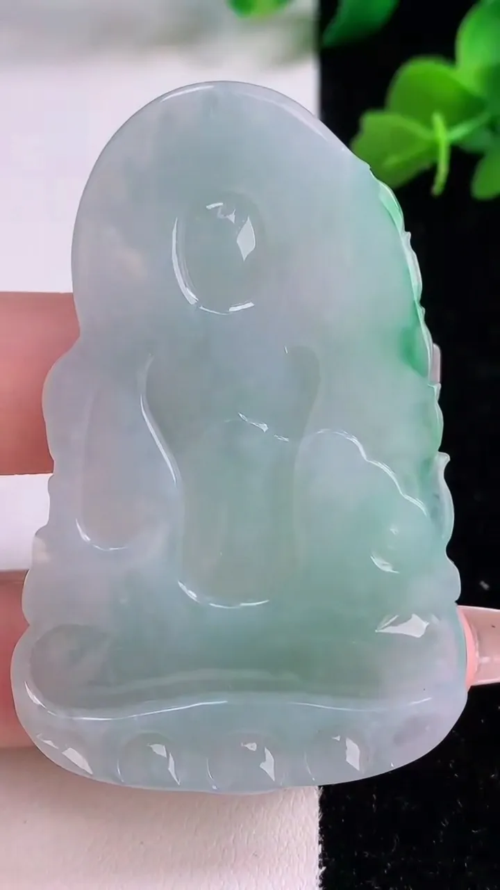 天然A货翡翠度母观音吊坠，尺寸59.8-38.8-6.8，重量:27.41g
12月8日