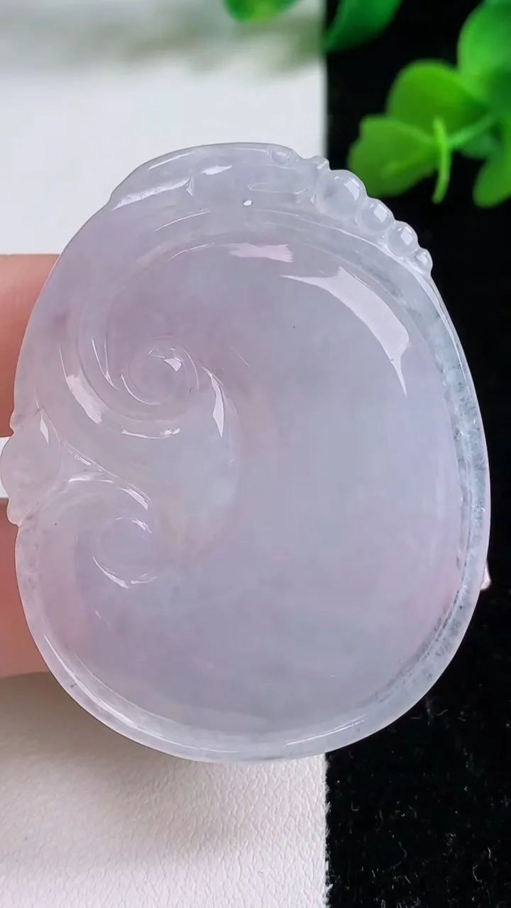 天然A货翡翠紫罗兰如意吊坠，尺寸52.7-40.5-5.4，重量:21.83g
12月8日