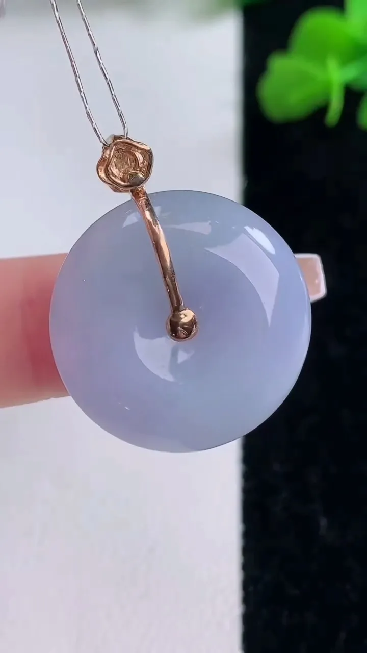 天然A货翡翠18K金紫罗兰平安扣吊坠，尺寸22.3-5.9，重量:6.82g
12月8日