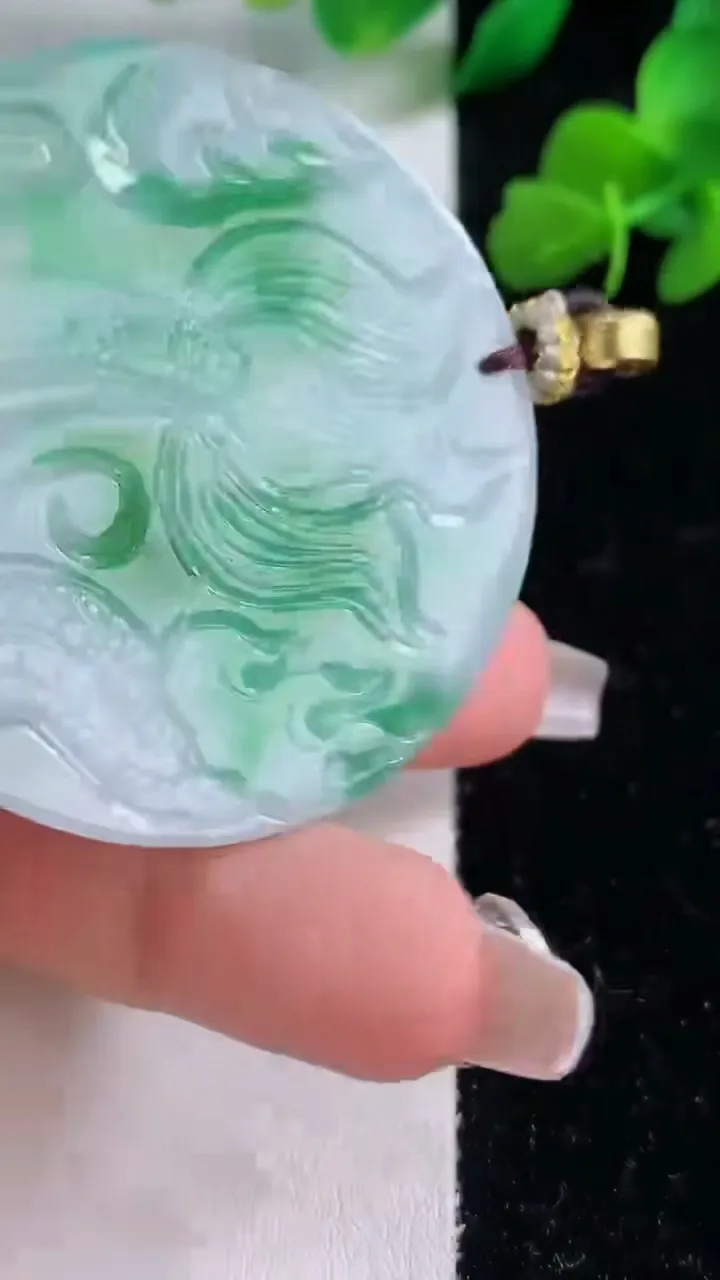 天然A货翡翠龙牌吊坠，尺寸49.2-5.5，重量:20.81g
12月8日