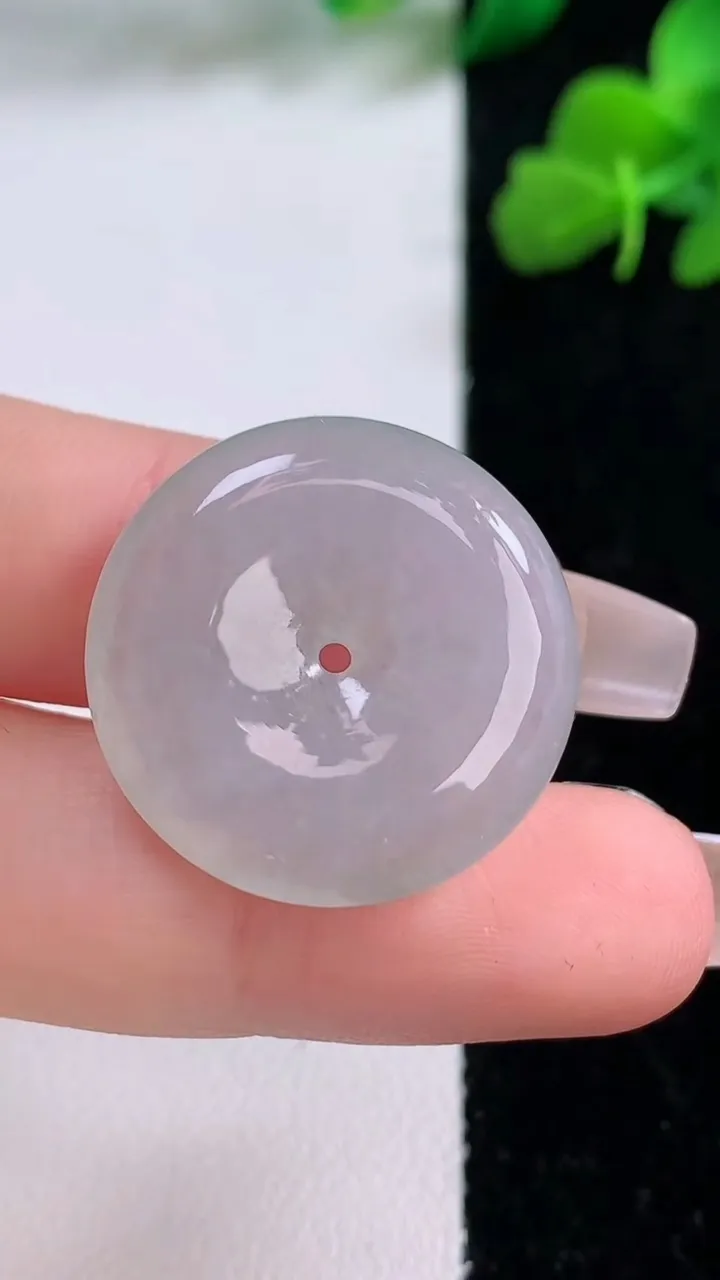 天然A货翡翠平安扣吊坠，尺寸24-5.4，重量:6.99g
12月8日