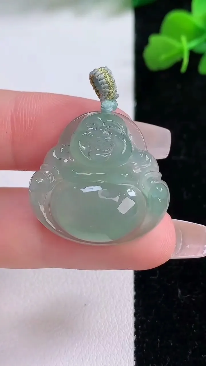 天然A货翡翠佛公吊坠，尺寸24.8-25.6-5.3，重量:5.64g
12月8日