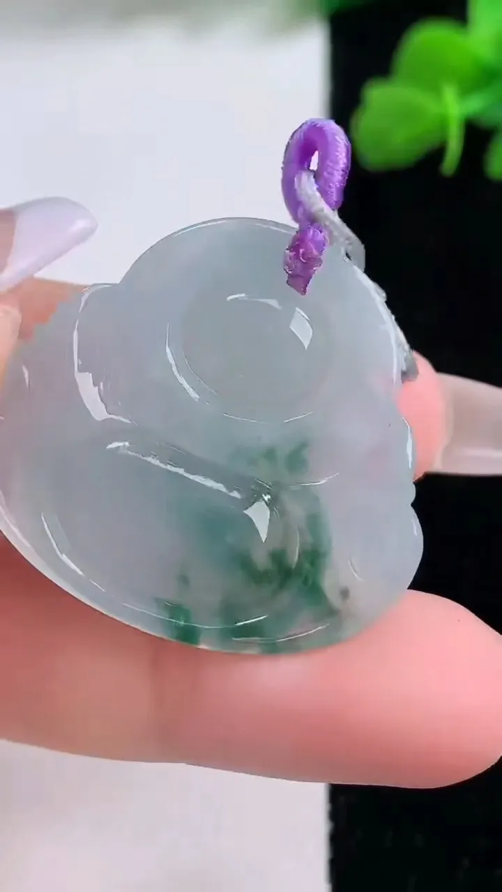 天然A货翡翠冰种飘花佛公吊坠，尺寸29-32.3-5.7，重量:8.55g
12月8日