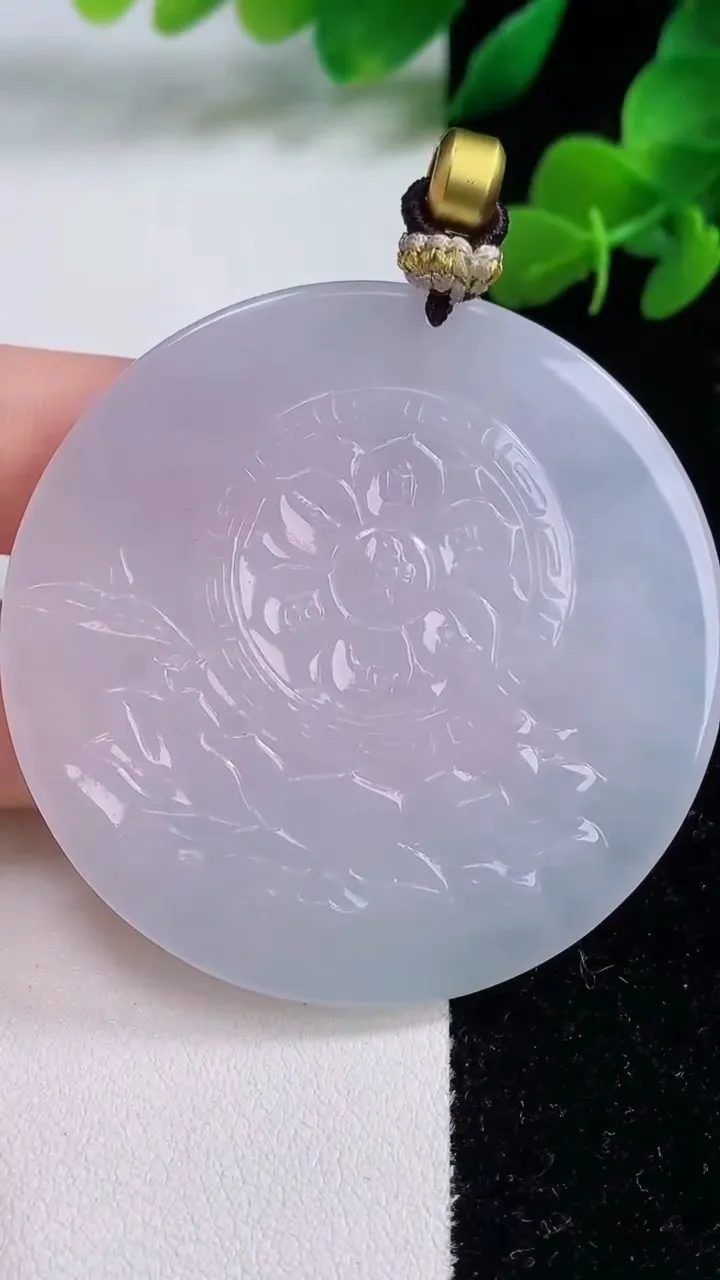 天然A货翡翠紫罗兰千手观音吊坠，尺寸53.3-4.8，重量:31.72g
12月8日