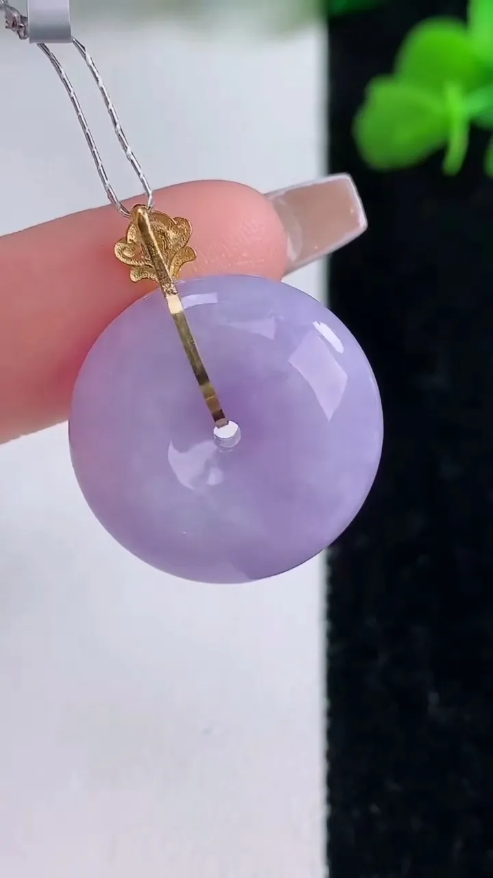 天然A货翡翠18K金紫罗兰平安扣吊坠，尺寸19.8-7，重量:6.30g
12月8日
