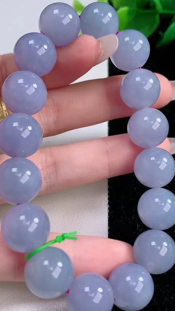 天然A货翡翠紫罗兰圆珠手串，尺寸13-16颗，重量:63.09g12月8日
工厂直销收藏佳品,种好水足，色泽均匀，有种有色，上手高大气！