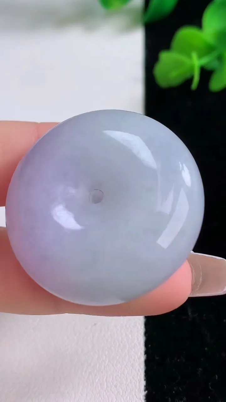 天然A货翡翠紫罗兰平安扣吊坠，尺寸33.7-11.8，重量:29.00g
12月8日