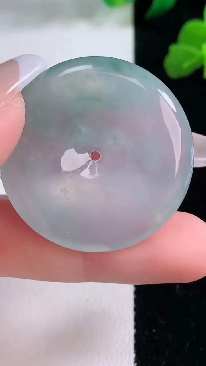 天然A货翡翠冰种飘花平安扣吊坠，尺寸34.8-5.6，重量:15.12g
12月8日