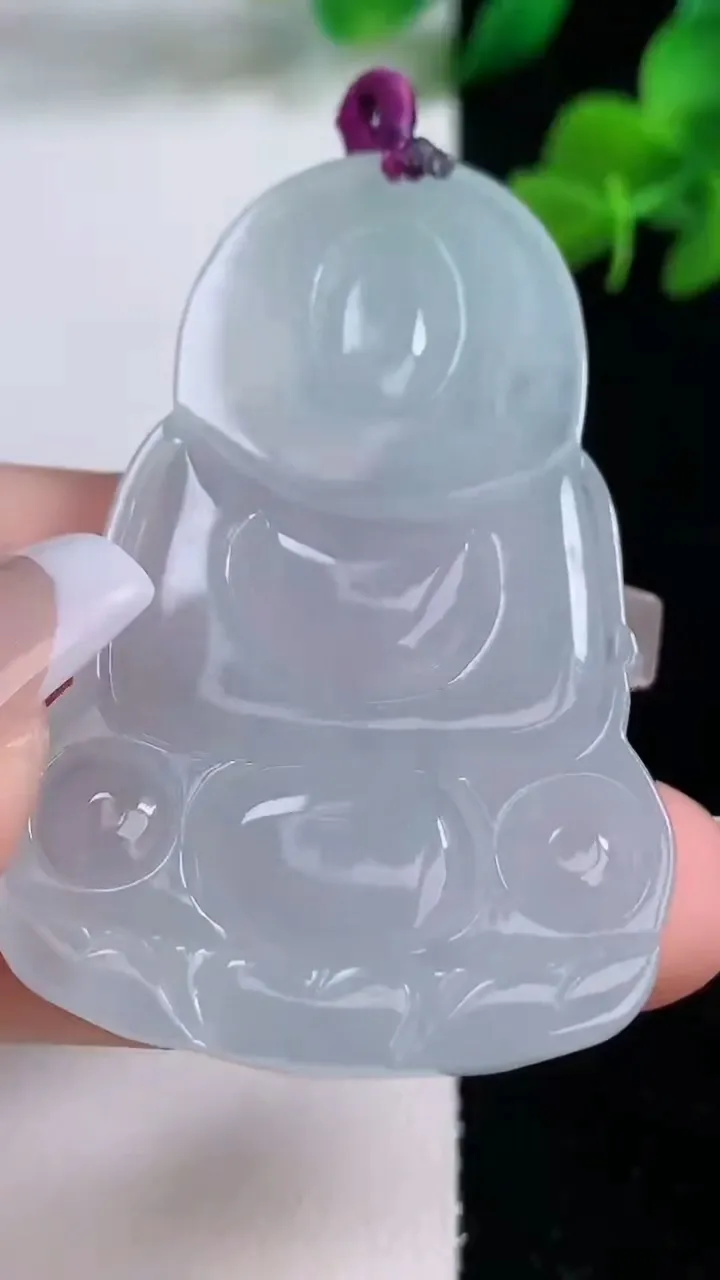 天然A货翡翠观音菩萨吊坠，尺寸53.5-34.5-5.4，重量:17.90g
12月8日