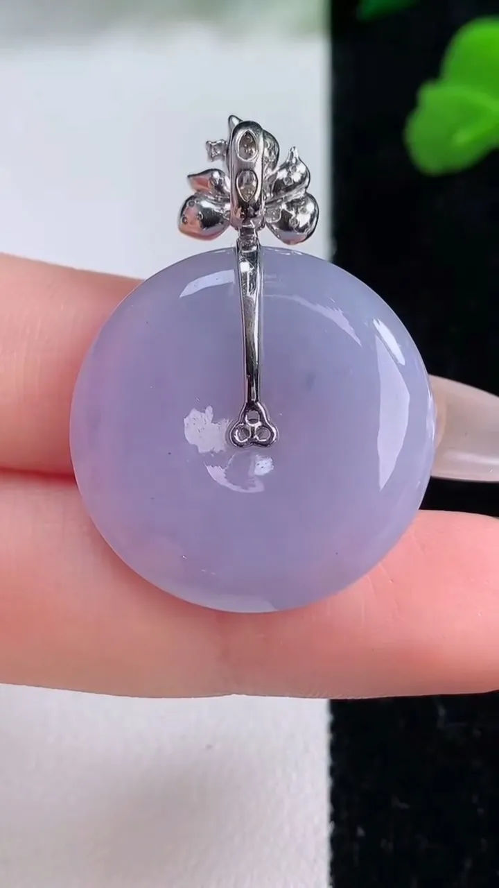 天然A货翡翠18K金紫罗兰平安扣吊坠，尺寸25.2-5.3，重量:9.05g
12月8日