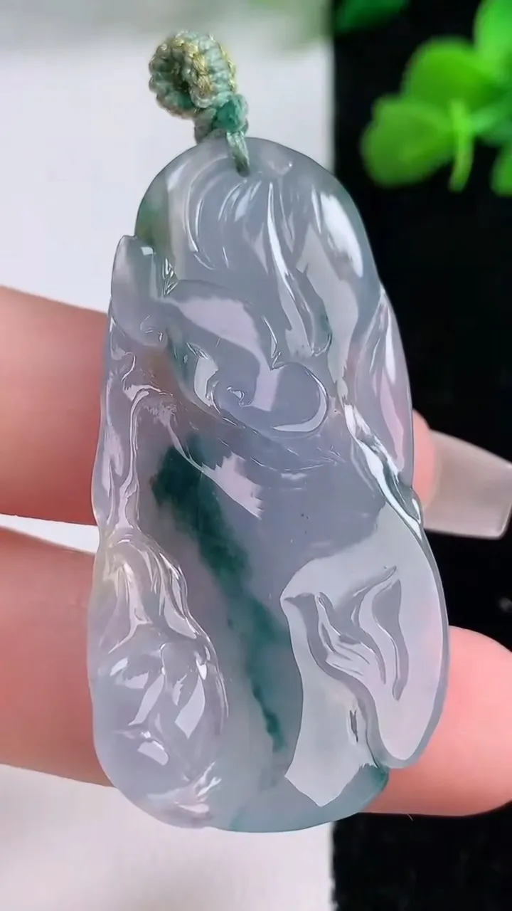 天然A货翡翠紫罗兰飘花龙牌吊坠，尺寸47.2-22-7.7，重量:13.26g
12月8日