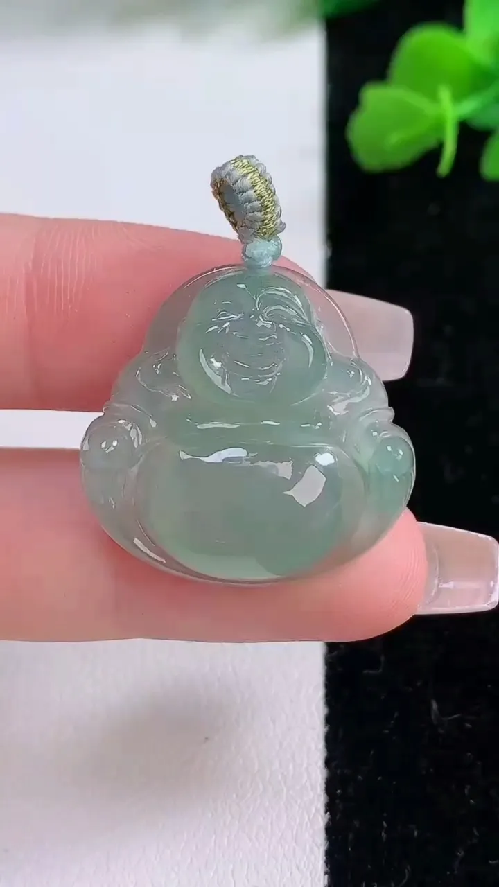 天然A货翡翠佛公吊坠，尺寸24.8-25.6-5.3，重量:5.64g
12月8日