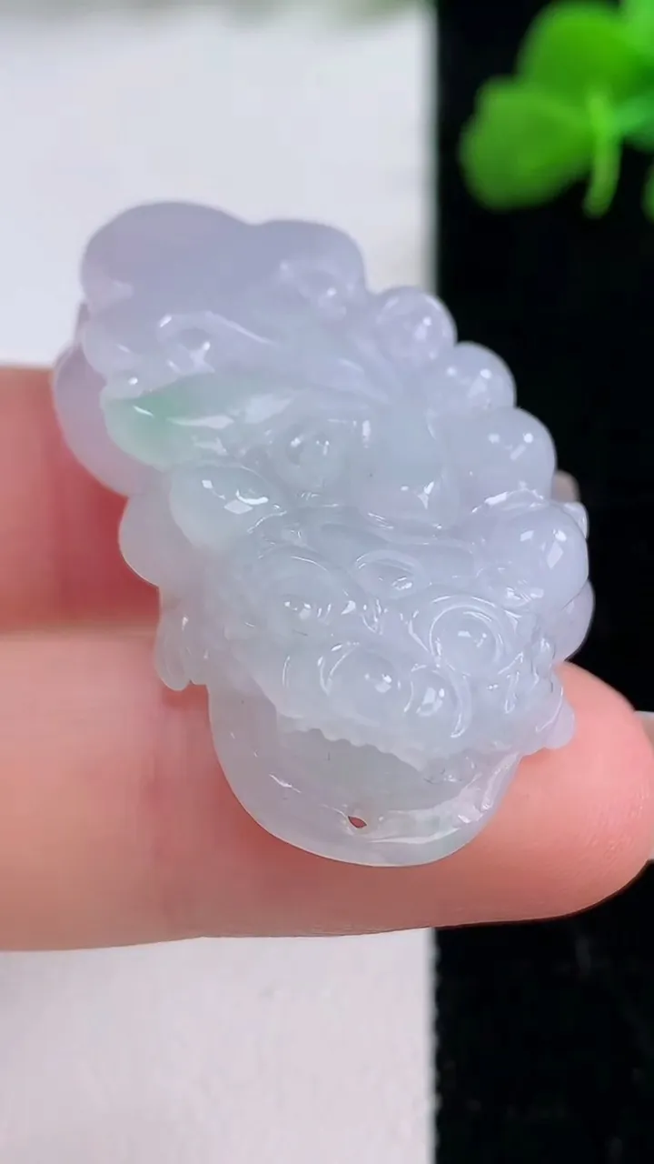 天然A货翡翠貔貅吊坠，尺寸37.3-21.5-11，重量:19.09g
12月8日