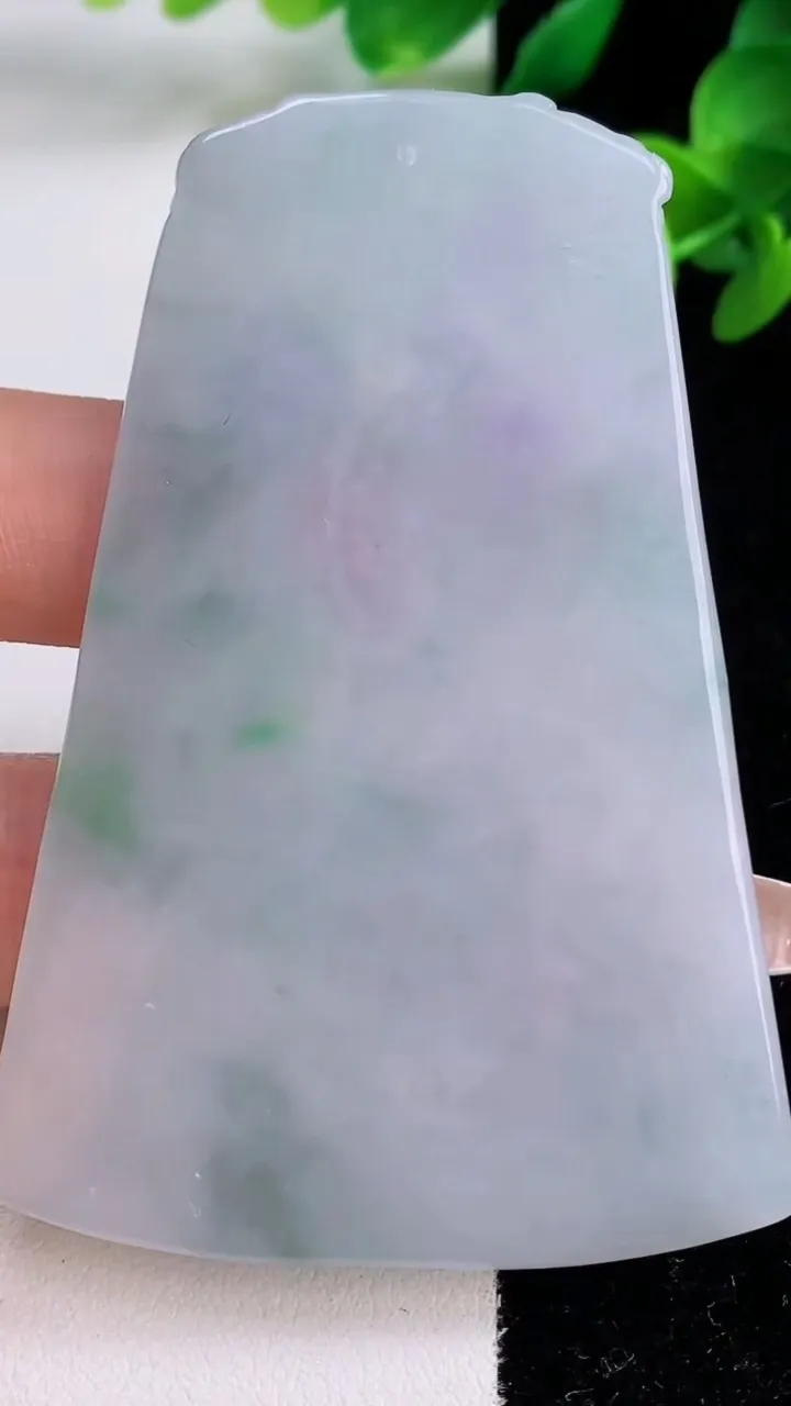 天然A货翡翠春带彩紫罗兰大势至菩萨吊坠，尺寸71-47.7-5.7，重量:41.35g
12月8日